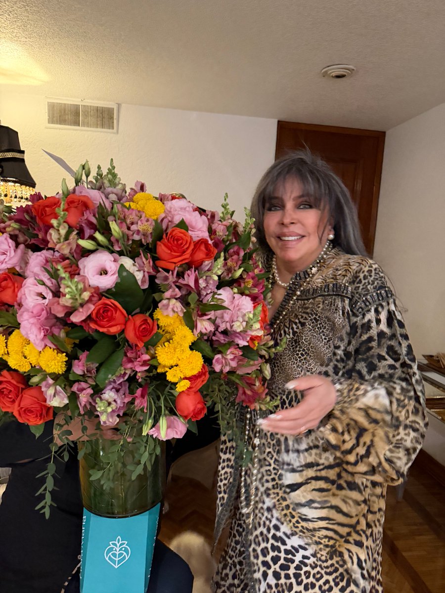 Gracias por sus felicitaciones me hicieron muy feliz 🙏
