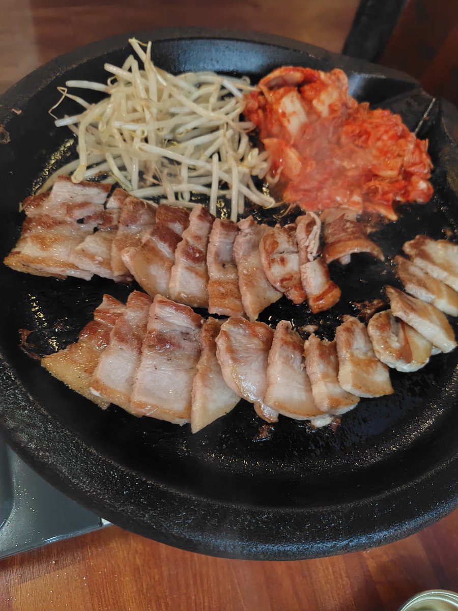 snack_ellie's tweet photo. サムギョ食べに行ってきた🎵 https://t.co/XjX0JMZNHY