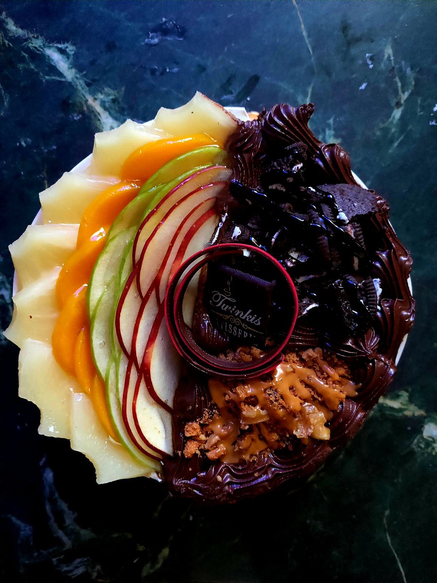 #تخاطيف_مع_سلامه 
 اليوم أتممت 《 40عاماً 》
اللهم اني استودعك كل السنين التي مضت من عمري بأن تغفرها لي وتعف عني، وأن تبارك لي في أيامي القادمة وترزقني حُسن الخاتمه
لا أملك إلا أن أقول إن شاء الله تكون
 الأمور على ما يرام،
ثم أسلم الأمور لله تمامًا ")💗...