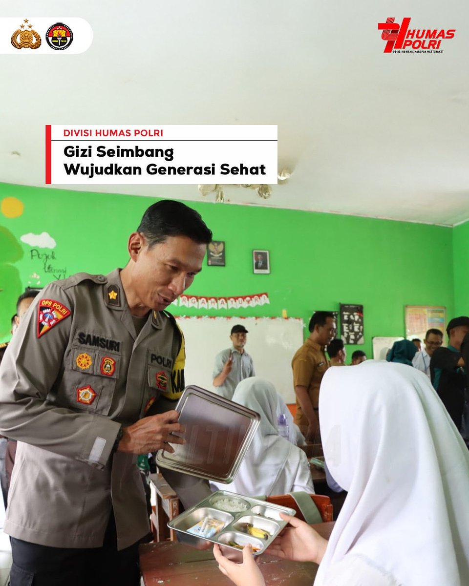 Dalam mendukung program Makan Bergizi Gratis (MBG), Polri turun langsung memastikan berjalannya program. Selain memastikan proses produksi makanan di Satuan Pelayanan Pemenuhan Gizi (SPPG) Polri terjamin kualitasnya #DukunganTransformasiNasional