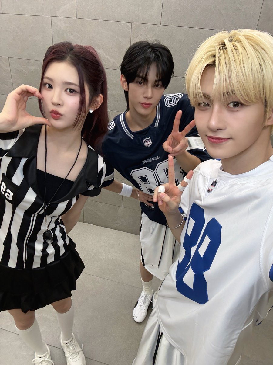 MBCMusicCore's tweet photo. ଘ훈훈즈ଓ,, 에이나 양 앞에서 
진짜 하루 종일 서로 잡도리만 함🤗㉭㉭
그래도 마무리는 훈훈하게 하실게예에🩵

#도훈 #DOHOON #지훈 #JIHOON
#에이나 #A_NA
#TWS #Hearts2Hearts https://t.co/OLVYgKOKT0