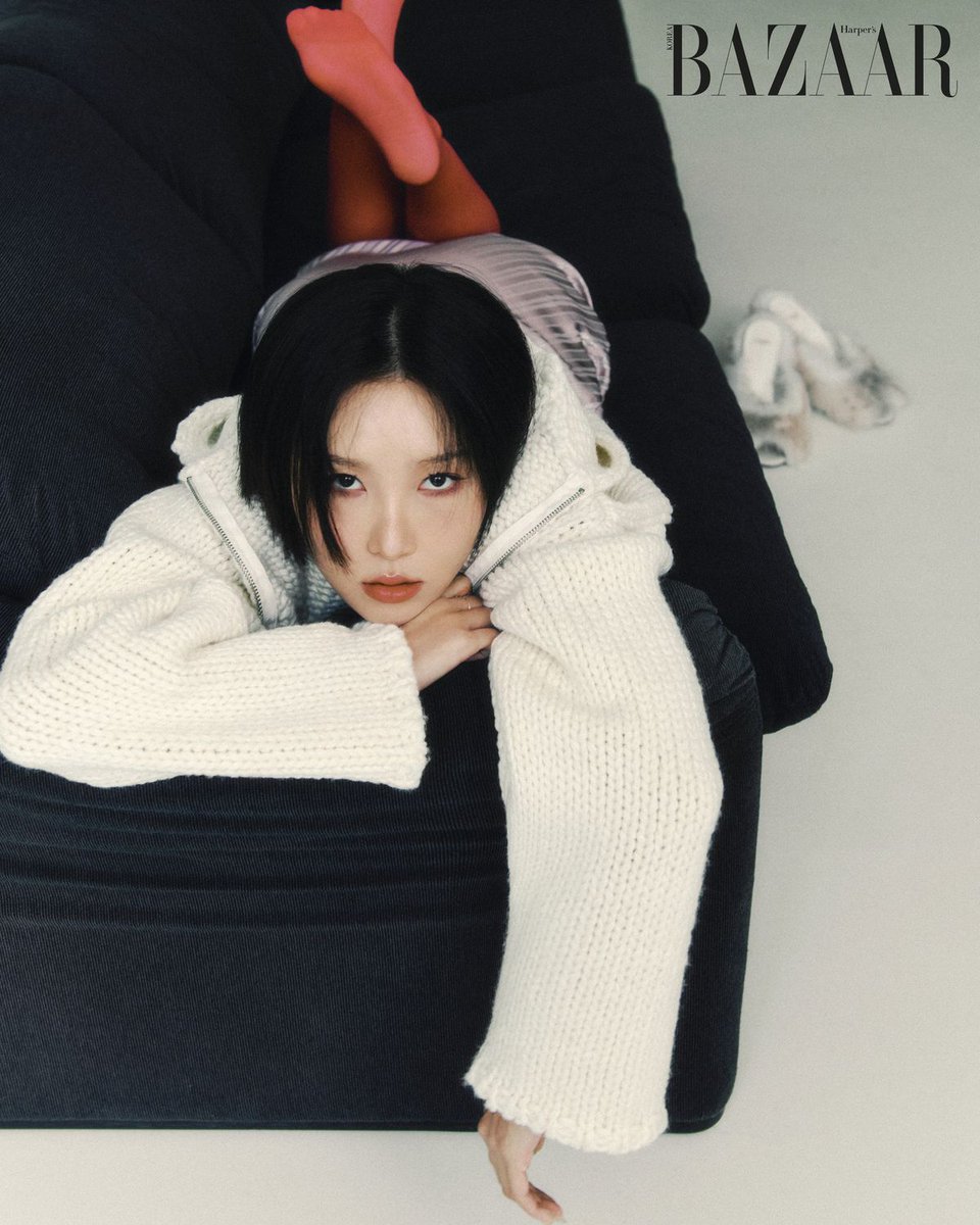 HwasaGlobal's tweet image. Hwasa x Harper's Bazaar, November issue
"The line 'Goodbyes will hurt us, but we'll keep it beautiful. Smile even better, so I'll drown in my own regrets. Goodbye.' is the one that best expresses her most honest feelings in this song."
#hwasa #화사