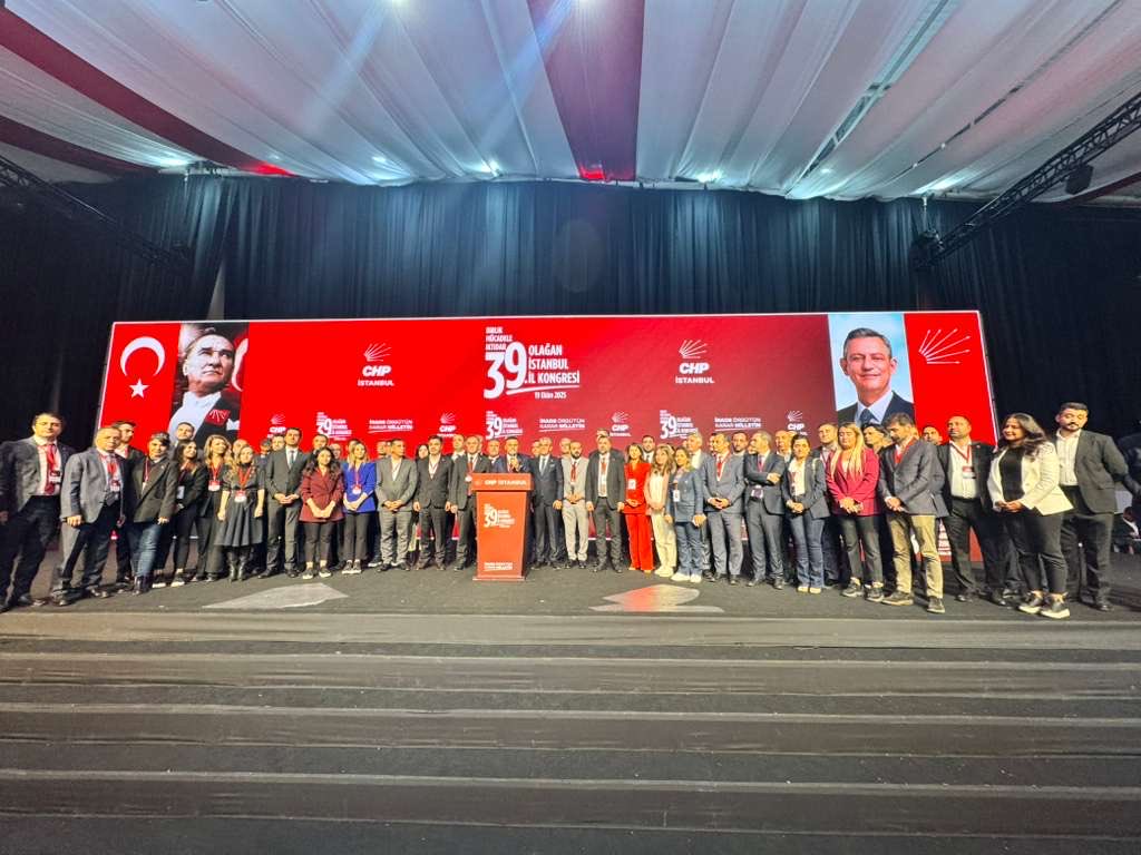 Çok Yaşa Cumhuriyet Halk Partisi Ailemiz!

Bugün bir kez daha örgütümüzün iradesiyle CHP İstanbul İl Başkanı olarak seçilen yol arkadaşımız Özgür Çelik’i ve yönetimini kutluyorum.

Adaleti ve demokrasiyi savunmaya, gelecek güzel günlerimiz için çalışmaya devam edeceğiz.