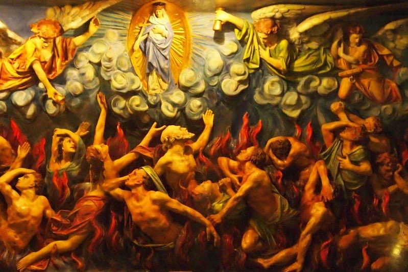 Hoy lunes tradicionalmente los católicos oramos de manera particular por las almas del purgatorio. Hoy lo hacemos por ellos; mañana quizá ellos, una vez liberados, lo harán por nosotros.