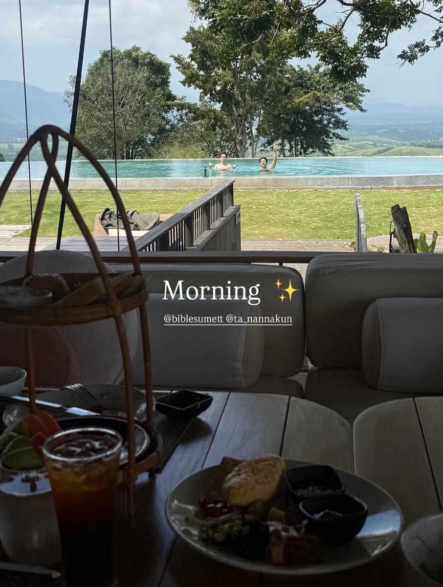 Good morning with my favorite trio 🥹🥹