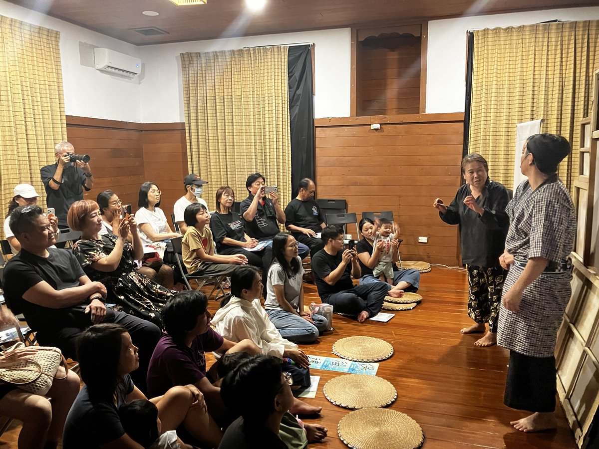 tetuK60's tweet image. お伽話の中の現実。日本の統治下、司令部が置かれていた「松園別館」。此処で最後の歓待を受け、飛び立って行った若者達。。。
『鯨生』上演中、字幕が読めない男の子にパパが優しく鯨生の話を聞かせてました。。。
会場中にひっそりと聞こえたその微笑しいお伽話は祈りの声にも聞こえてきました。。。