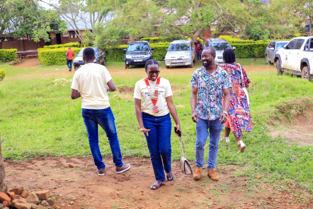 RotaractSsese's tweet image. Last weekend, our Club was honored to host DRR @MsLebykm together with six other clubs that make Greater masaka &amp;amp; many other presidents from Kla. Our clubs donated tables &amp;amp; chairs to the nursery section of Kinyamira Primary Sch under the #UpLift campaign #TogetherOneActAtATime