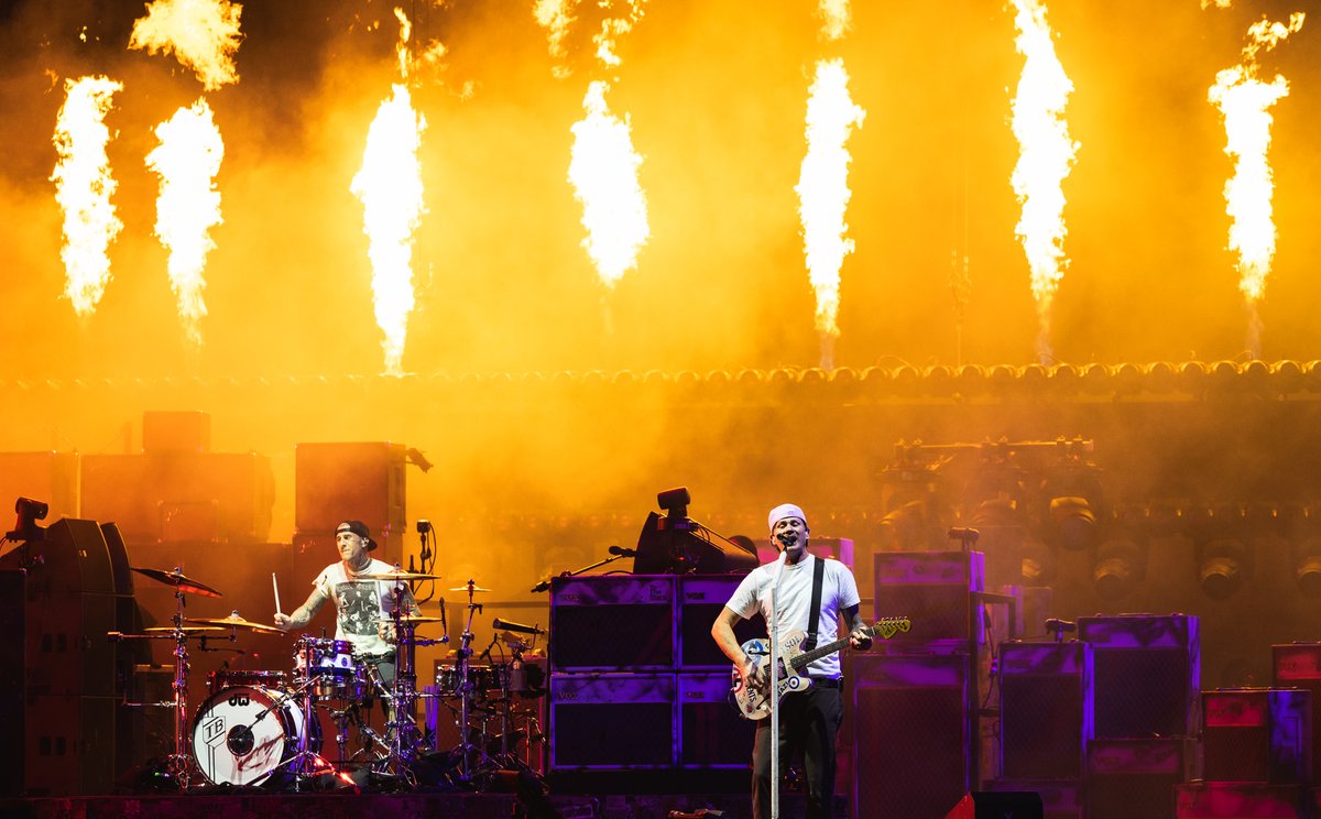 rocksound's tweet image. blink-182, When We Were Young 2025

REVIEW: One of the best things about watching blink-182 in 2025 is that, no matter if it’s your first time or 100th time, you still have to pinch yourself that it is happening. That the Mark, Tom and Travis show is in full swing.
Now, what…