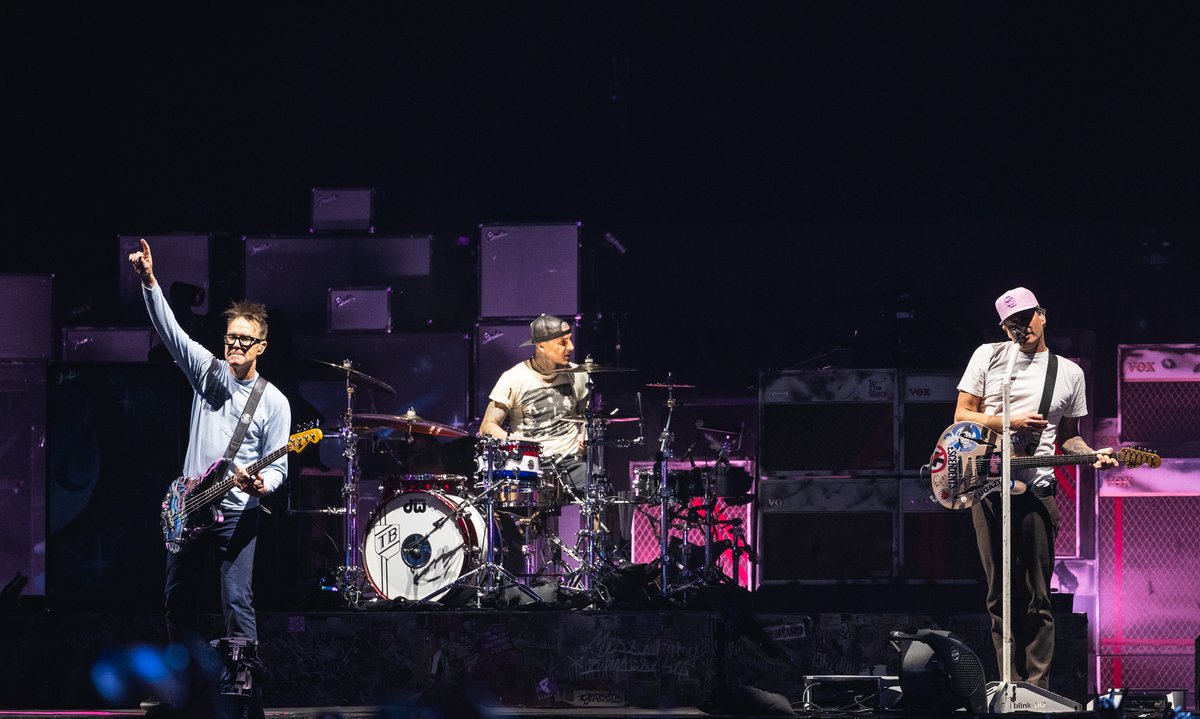 rocksound's tweet image. blink-182, When We Were Young 2025

REVIEW: One of the best things about watching blink-182 in 2025 is that, no matter if it’s your first time or 100th time, you still have to pinch yourself that it is happening. That the Mark, Tom and Travis show is in full swing.
Now, what…