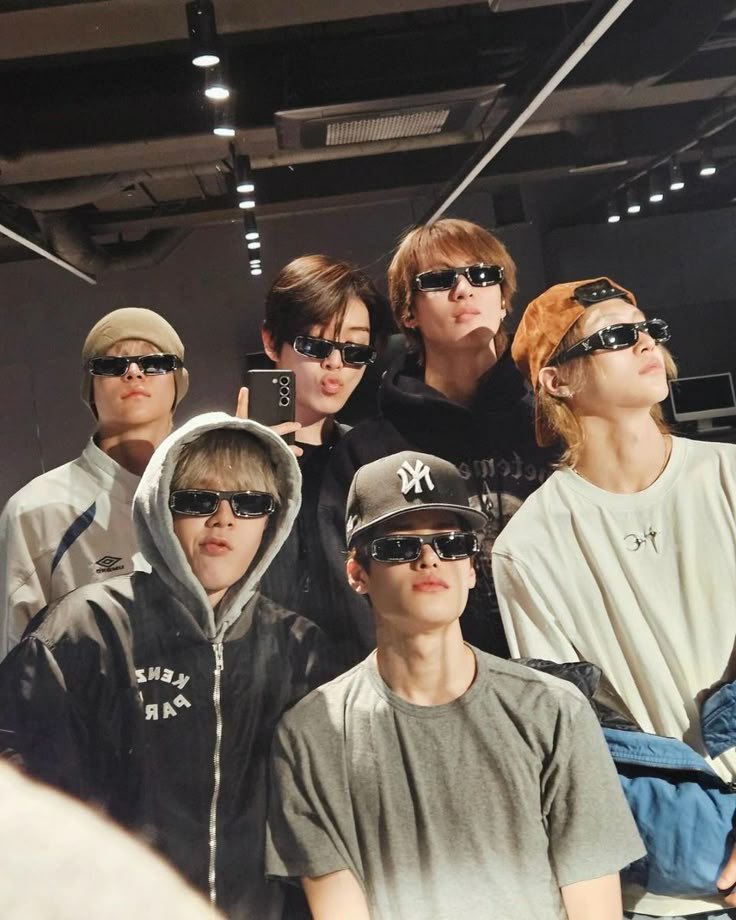 Riizebased's tweet photo. 🏆 Best-selling 5th gen albums of 2025 so far:

1. RIIZE — ODYSSEY (2,012,421) 👑
2. ZEROBASEONE —NEVER SAY NEVER (1,527,890)
3. NCT WISH —COLOR (1,478,045)
4. BOYNEXTDOOR — No Genre (1,406,388)

ODYSSEY becomes their first album ever to surpass 2 million sales! Congrats riize 🧡 https://t.co/LnnHlpE722