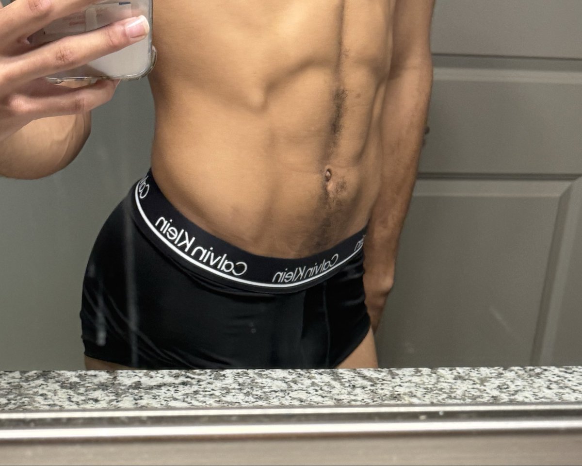 Alex31Hoann's tweet photo. Are mirror pics uninteresting? lmk plz https://t.co/vKZ6WNCCUe