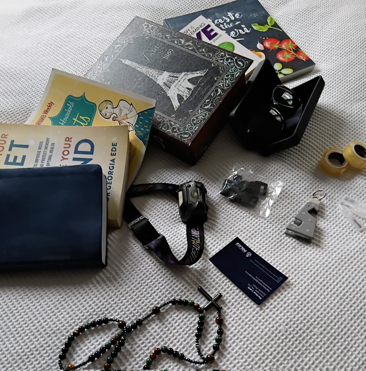 KiwiBiohacker's tweet image. It's October 20, and today's items for the #minimalistgame include some books, rolls of tape, an old rosary, and some other knick knacks.
Most of this is going to the #charity shop down the road. I don't need any of it, but hopefully, someone else does.
#simplify #declutter