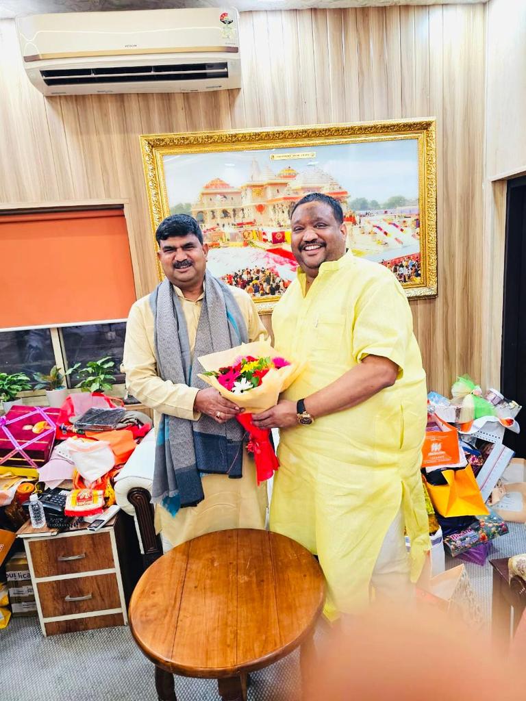 dheerusinghh's tweet image. भारतीय जनता पार्टी उत्तर प्रदेश के कर्मठ, निष्ठावान एवं लोकप्रिय प्रदेश महामंत्री संगठन, हम कार्यकर्ताओं के मार्गदर्शक एवं अभिभावक माननीय श्री @idharampalsingh जी भाई साहब से प्रदेश भाजपा मुख्यालय लखनऊ में भेंटकर उनका आशीर्वाद प्राप्त किया और दीपावली पर्व की हार्दिक शुभकामनाएं…