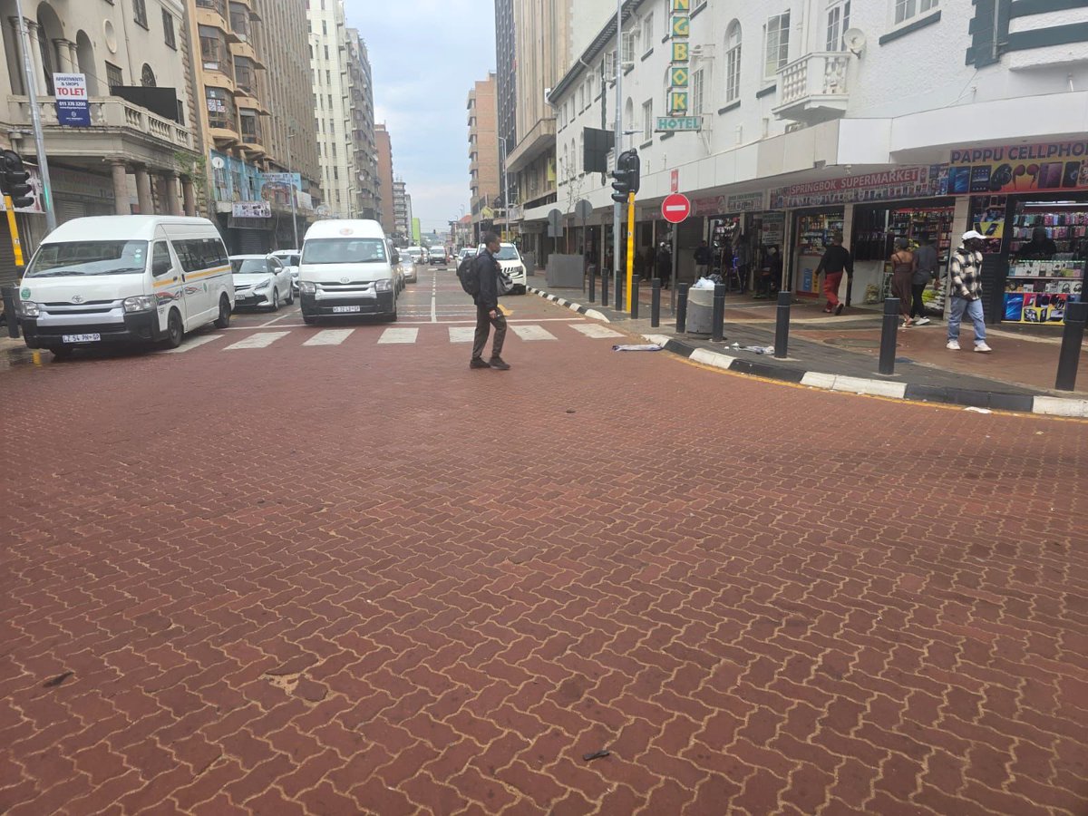 ♦️ HAPPENING NOW ♦️

JMPD BMU is on the ground monitoring Lilian Ngoyi and Eloff Streets, ensuring by-law compliance and keeping the area clear of illegal hawkers to maintain order and cleanliness in the Inner City.

#NomakanjaniManjeNamhlanje #AskPublicSafetyMMC
