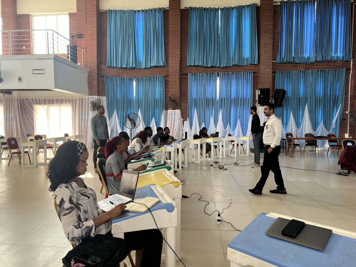 JesuitXavi27730's tweet image. From Lagos to the world! In Aug 2025, our classrooms came alive with Python and creativity 💻 ✨ 
Now it’s your turn,  join the Xavier Jesuit Institute Online Python Course (Nov 2025) and start coding from anywhere 🌍
⏰ Register by Oct 28 → selar.com/xajipythononli…

#LearnPython
