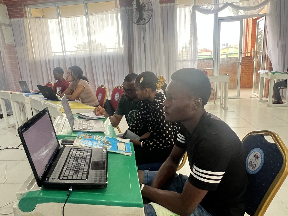 JesuitXavi27730's tweet image. From Lagos to the world! In Aug 2025, our classrooms came alive with Python and creativity 💻 ✨ 
Now it’s your turn,  join the Xavier Jesuit Institute Online Python Course (Nov 2025) and start coding from anywhere 🌍
⏰ Register by Oct 28 → selar.com/xajipythononli…

#LearnPython