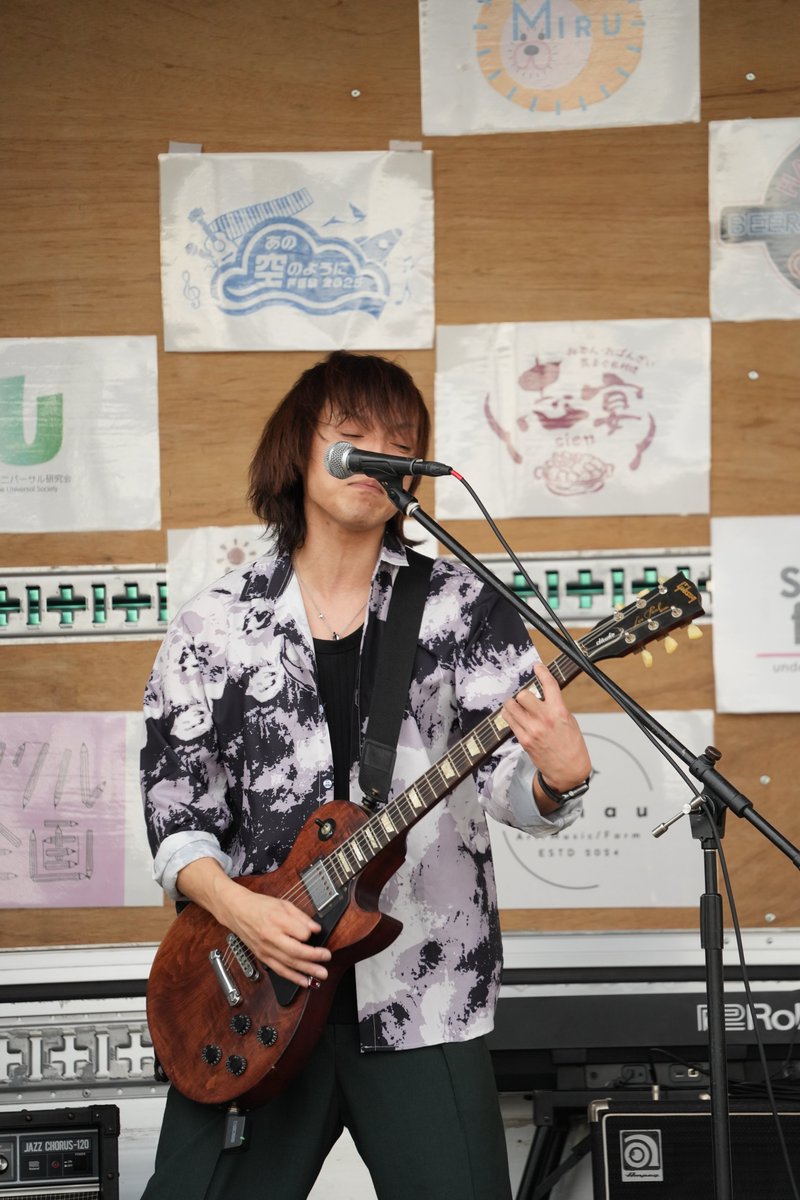 youhei_smile's tweet image. #OneOnceOver✋
#ユメカナエフェス

🗓 2025年10月19日(日)
📍 #花園中央公園

新体制から、ギターへ戻りカッコいい演奏とアクション！
そして、メチャ優しいんです🫰
ギターの#佐藤真哉 さん🎸🟢こと #サトシン
メンバーとも久しぶりの再会！
そして、新体制のOneOnceOverをおもいきり楽しんだよ✋