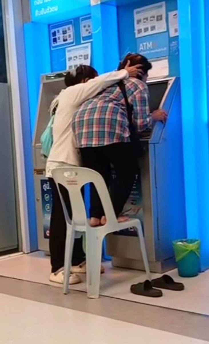Thaireactionvid's tweet photo. คนละครึ่งทำชี https://t.co/WlI0u94vSj