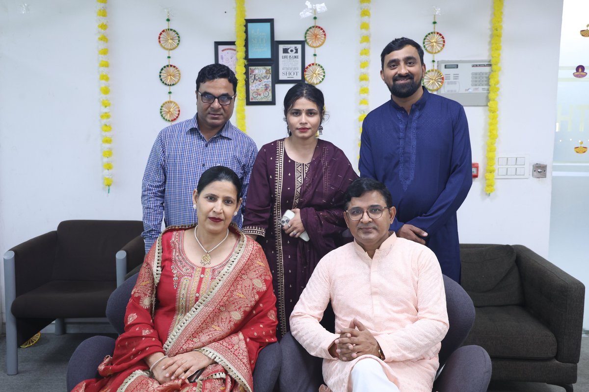 DrRashmiGupta16's tweet photo. Workspaces glow a little brighter when Diwali brings us together. Sharing laughter, happiness, and festival moments—Happy Diwali
#HappyDiwali #Diwali2025 #FestivalOfLights #ShubhDeepawali #DiwaliCelebration #DiwaliVibes #WorkplaceDiwali #TeamFelix #OfficeCelebration https://t.co/TcJZrZOkew