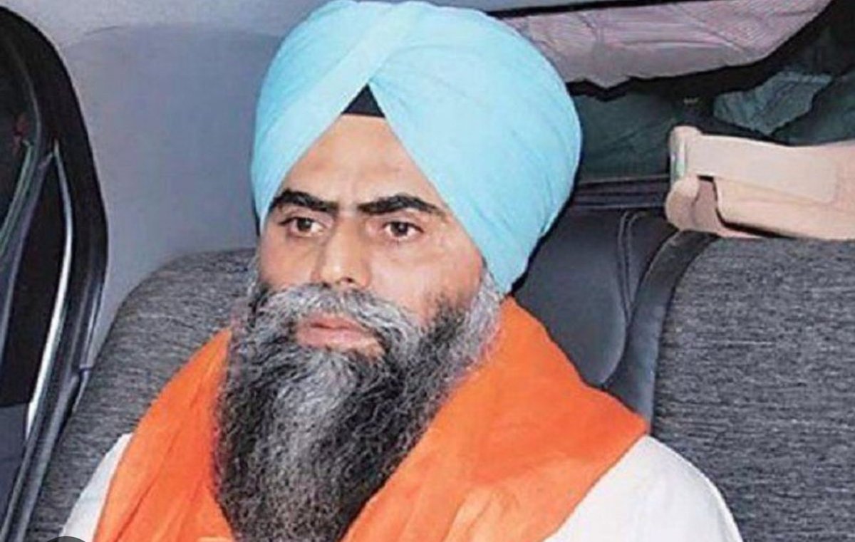 J_Harpreetsingh's tweet image. ਪ੍ਰੋ.ਦਵਿੰਦਰਪਾਲ ਸਿੰਘ ਭੁੱਲਰ ਦੇ ਮਾਮਲੇ ਚ ਕੋਰਟ ਦੇ ਫੈਸਲੇ ਤੋਂ ਬਾਅਦ ਰਿਹਾਈ ਹੋਈ ਹਲਚਲ ਤੋ ਉਮੀਦ ਕਰਦੇ ਹਾਂ ਕਿ ਪ੍ਰੋ ਦਵਿੰਦਰਪਾਲ ਸਿੰਘ ਭੁੱਲਰ ਦੀ ਪੱਕੀ ਰਿਹਾਈ ਹੋਵੇ। ਇਹ ਇਨਸਾਫ਼ ਲਈ ਦੇਰ ਨਾਲ ਉੱਠੀ ਅਵਾਜ਼ ਹੈ। ਸਿੱਖ ਕੈਦੀਆਂ ਦੀ ਰਿਹਾਈ ਮਨੁੱਖੀ ਅਧਿਕਾਰਾਂ ਤੇ ਇਨਸਾਫ਼ ਦਾ ਮੁੱਦਾ ਹੈ, ਨਾ ਕਿ ਰਾਜਨੀਤੀ ਦਾ। ਕੇਂਦਰ ਸਰਕਾਰ ਬੰਦੀ ਛੋੜ ਦਿਵਸ…