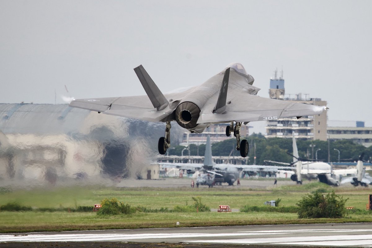 SecretBaAREA884's tweet image. 厚木基地F-35C 朝上がったやつの降り
仕事場に戻ります
#厚木基地　#USNAVY #F35C