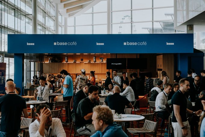 Apr4April's tweet photo. With the Startup Track final call announced, @base reinforces its commitment to real ecosystem growth rather than hype. 
Applications closing today — that’s your cue. 
#Base #Web3Builders https://t.co/dLg5LpvHpd