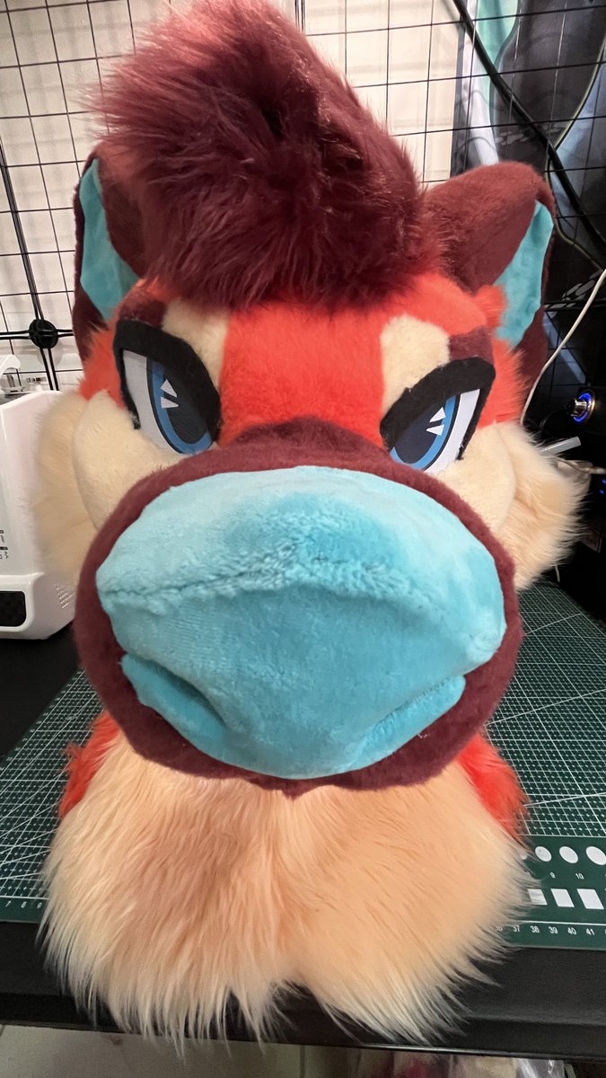 ⚜️Quien se llevará este buapo ⚜️
Premade à la venta, estará disponible en Confuror 2025 por un precio de 20 mil pesos mexicanos 

✖️ Base modelada completamente desde 0 
✖️Impresión 3D en filamento suave (TPU ) 
✖️ Incluye badge en físico

#fursuit #fursuitmaker #furryfandom