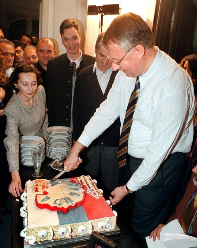 <a href="/Valjevskar63433/">SUKI VALJEVAC PUMPAJJJJJ</a> Њима је Србија парче торте. Вуду магија, колоризовано.
Сечење-комадање.