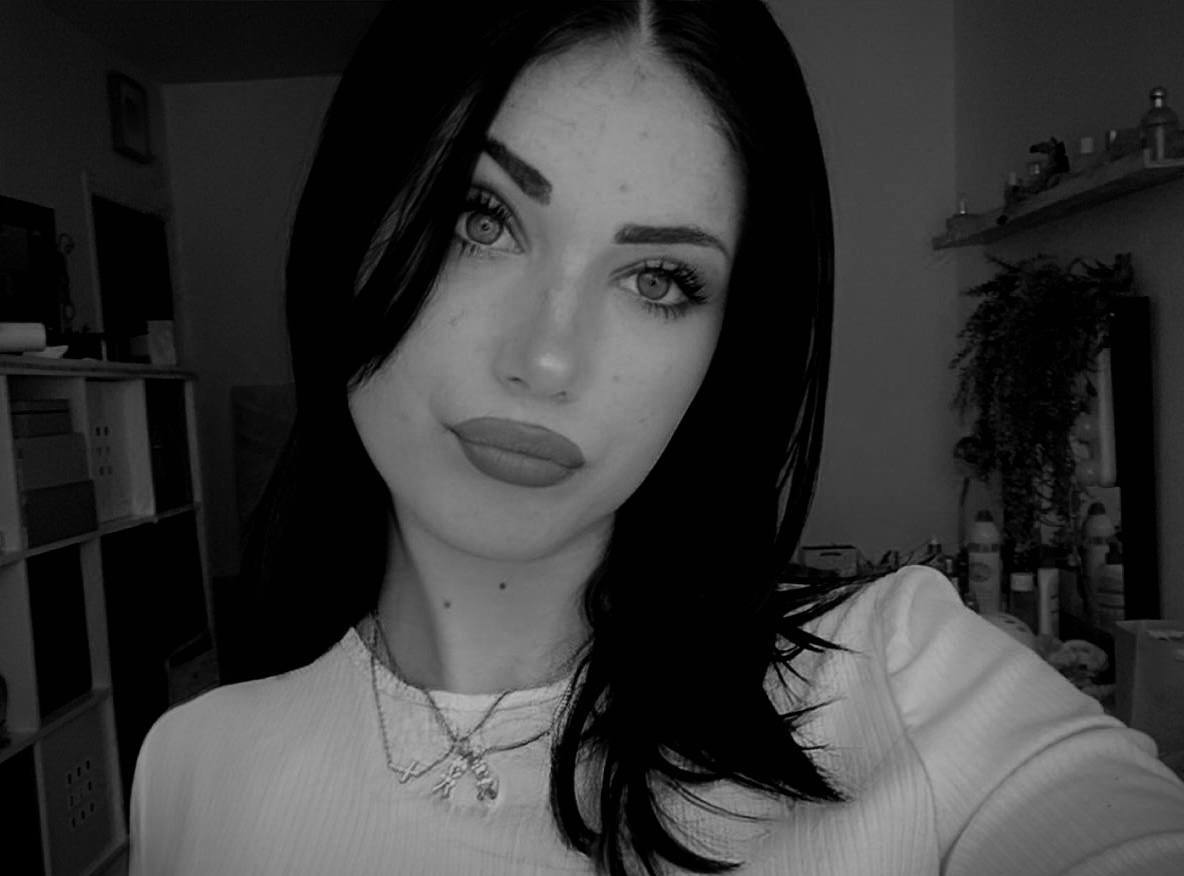 ta_soumise78's tweet image. Tu me trouve comment  ? Jolie ou pas ?   Si tu me trouve jolie like, rt et j'arrive dans t dm.😘