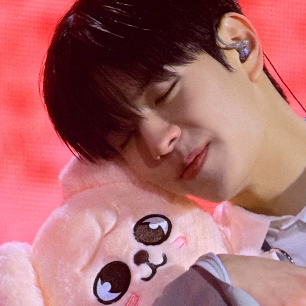 seungminisagod's tweet photo. must protect this baby 🫂 https://t.co/Ag51PF1sX0