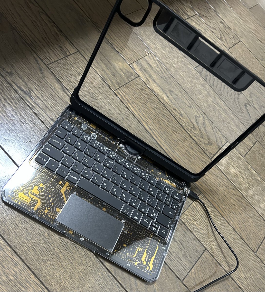 仕事で使うiPadのケース(とキーボード⌨️)がぼろぼろだったので買い換えた☆*。
画面がまわるやつ＆キーボードが光るのが欲しい💡⠜
…めっちゃ𝕊𝕋𝔸ℝ𝕎𝔸ℝ𝕊⚔️感が強い（¯꒳¯٥)💦
まあ、ネタになるしいっか( *´艸`)💗
 #シンプルライフ