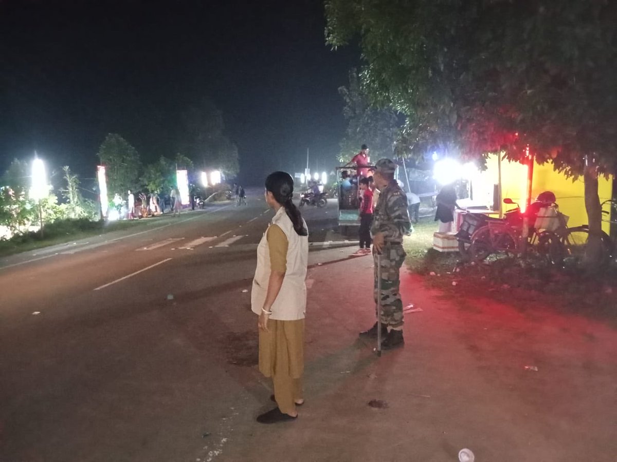 _vikrantsingh's tweet image. This Diwali, heartfelt gratitude to those who honestly protect us, serve us &amp;amp; work tirelessly while we celebrate, our soldiers, police, doctors, emergency staff &amp;amp; essential workers.

May the light of Diwali bring you peace, safety, &amp;amp; endless blessings.

#Diwali2025 @IAF_MCC