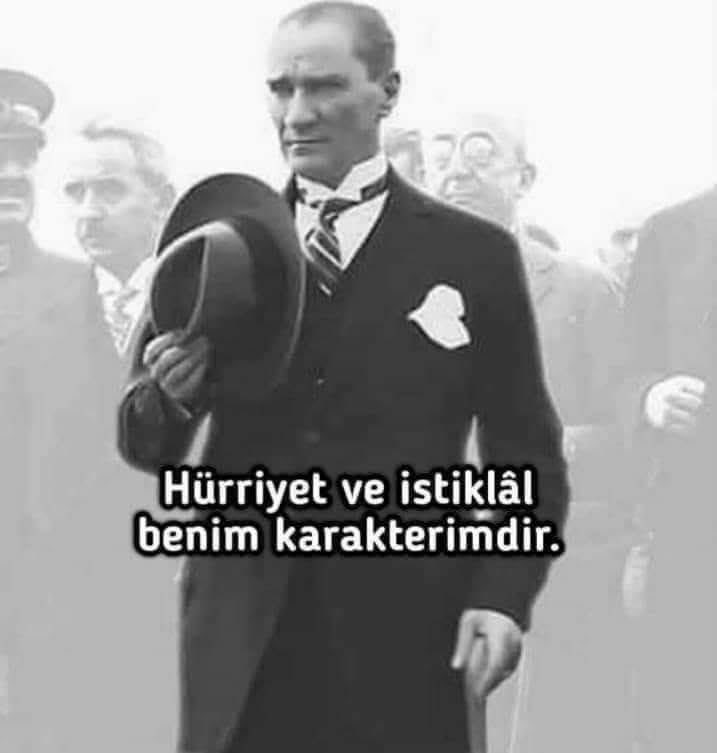 kartalmustip1's tweet image. 🇹🇷🇹🇷❤️
Bugün #20EkimDünyaKarizmaGünü..
Konu tartışmaya kapalıdır. 
❤
Düşüncelerini seversin
Tavırlarını 
Karizmasını
Yüreğine değen gülüşünü seversin
Yoluna açtığı ışığı
Adımlarındaki zarafeti
Ruhunu okşayan asil duruşunu seversin
Kahramanlığını
Vatanperverliğini  
Sevmeye…