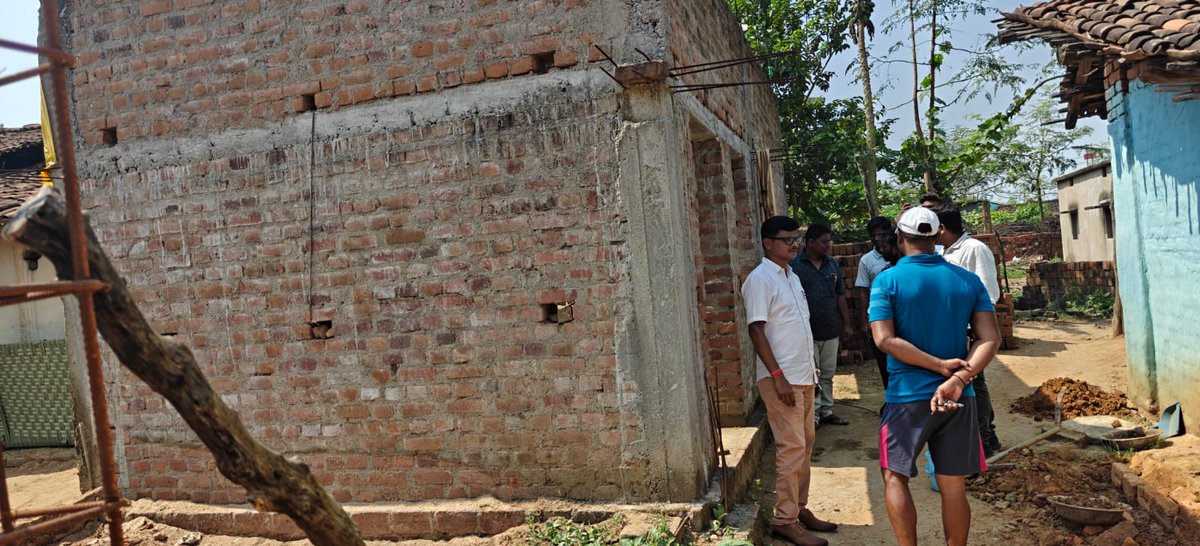 SubdegaS's tweet image. BDO Sir visiting Kulba Gram Panchayat and inspecting houses under Rural Housing Scheme ...
#ruralhousing #ruraldevelopment #adminstration #subdega #Sundargarh #Odisha @PRDeptOdisha @IPR_Odisha @CMO_Odisha @DMSundargarh
