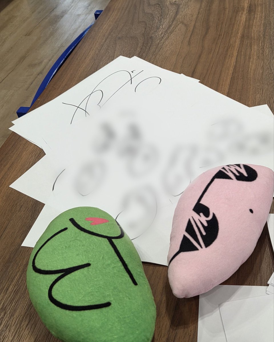 뉴송편인거 티난다 ㅋㅋㅋㅋ
뭘또 이렇게 귀엽게 그려놨송
송편분신들 여기중에 있을강
