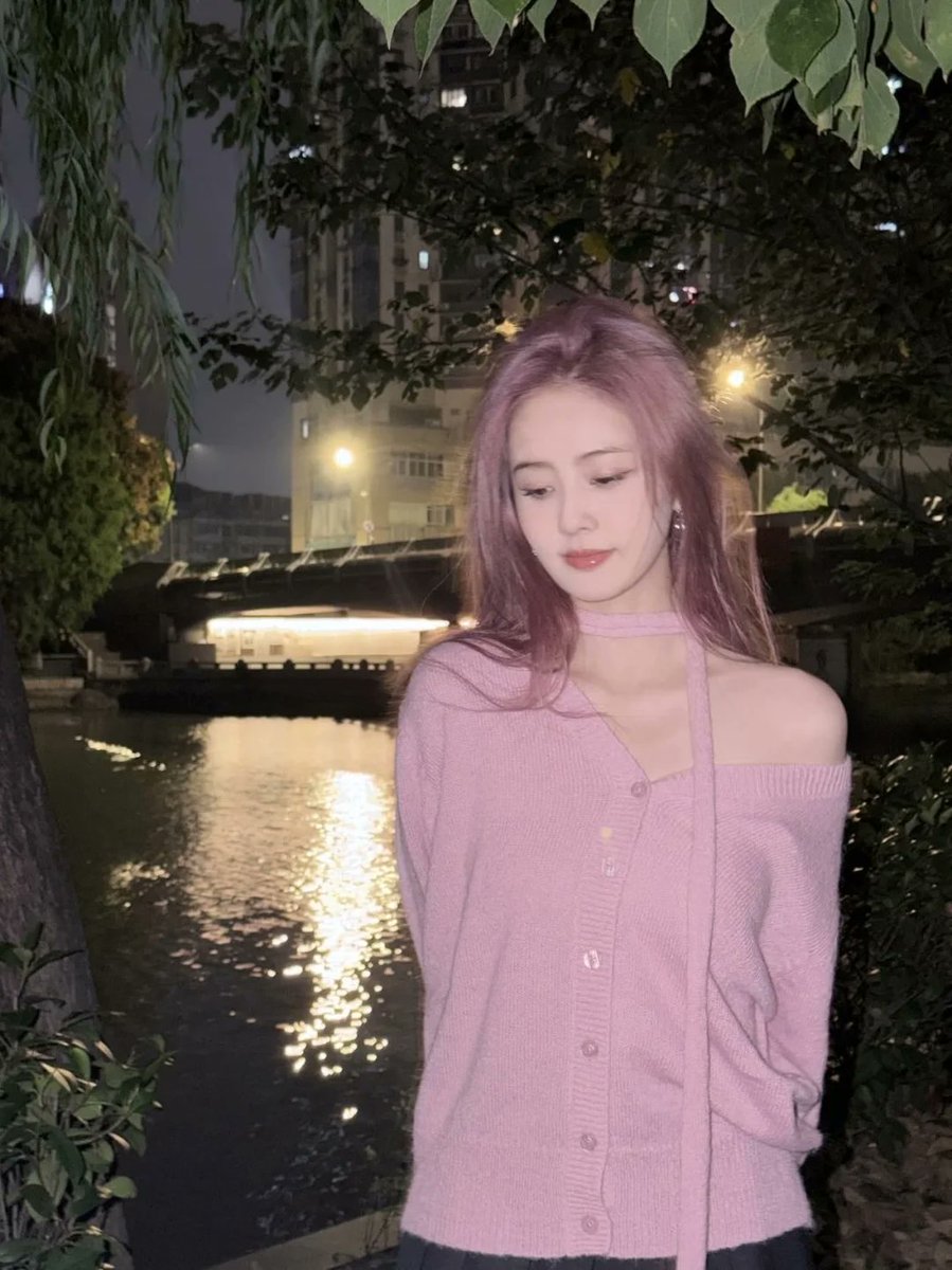 Dramababy__'s tweet image. Well this is one perfect way to drag me out of my bed 😭
My baby looks soooo perfect in this hair 🥹💞
#BaiLu 
#白鹿