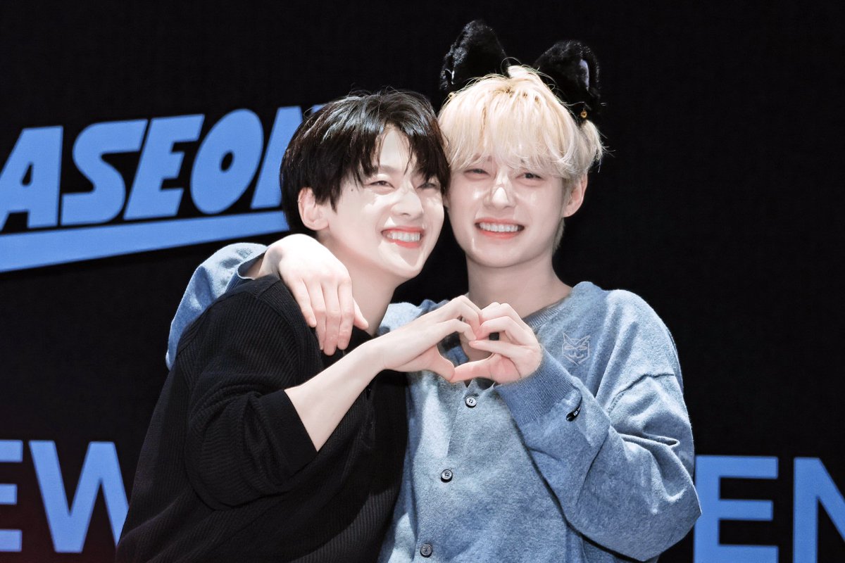 251019 뿌삼즈

(⁎⁍̴̆Ɛ⁍̴̆⁎)

 #제로베이스원  #제베원 #ZEROBASEONE  #ZB1  #석매튜 #SEOKMATTHEW #ソクマシュー #石友鉉 #石马修 #김지웅 #KIMJIWOONG #キムジウン #金地雄 #뿌삼즈　#プププズ