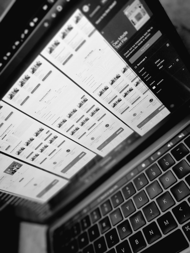 AdedayoMubashir's tweet image. Good morning from this side 🌞
After years of building with React &amp; Next.js, a pure HTML, CSS, and Vanilla JS gig found its way into my DM.
It’s actually fun doing this again. It feels good to see how much my code has evolved over the years 💻