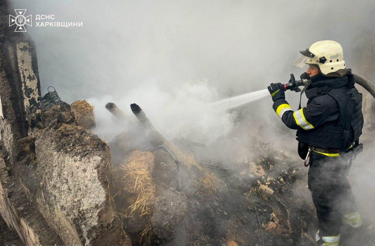Skutki nocnego rosyjskiego ataku na obwód charkowski.