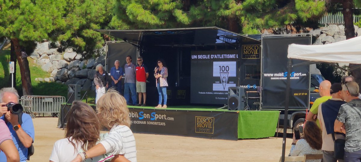 esportmataro's tweet image. L’esdeveniment va tenir lloc al Nou Parc Central on antigament el CAL feia les seves tasques d’entrenaments, a les anomenades Pistes o Camp de mossèn Plandolit.
💯 Felicitacions @calaietania per aquests cent anys i us desitgem que en vinguin molts més!