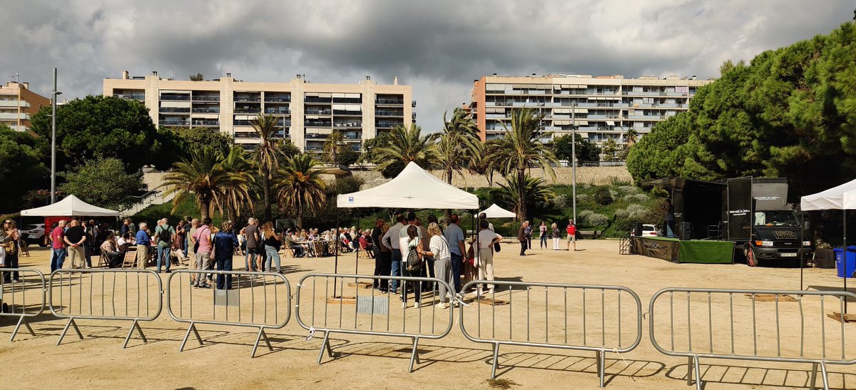 esportmataro's tweet image. L’esdeveniment va tenir lloc al Nou Parc Central on antigament el CAL feia les seves tasques d’entrenaments, a les anomenades Pistes o Camp de mossèn Plandolit.
💯 Felicitacions @calaietania per aquests cent anys i us desitgem que en vinguin molts més!