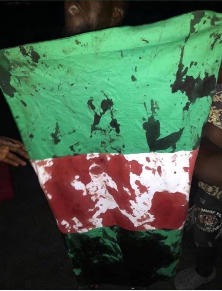 DrETKandi's tweet image. 20.10.2020
5 years ago today we lost so many fellow Nigerians who were asking for a safer nation, where our own police/army aren’t the ones harassing & killing us.
It may not 100% look like it now, but I pray that one day their sacrifices will yield a safer Nigeria. #ENDSARS
