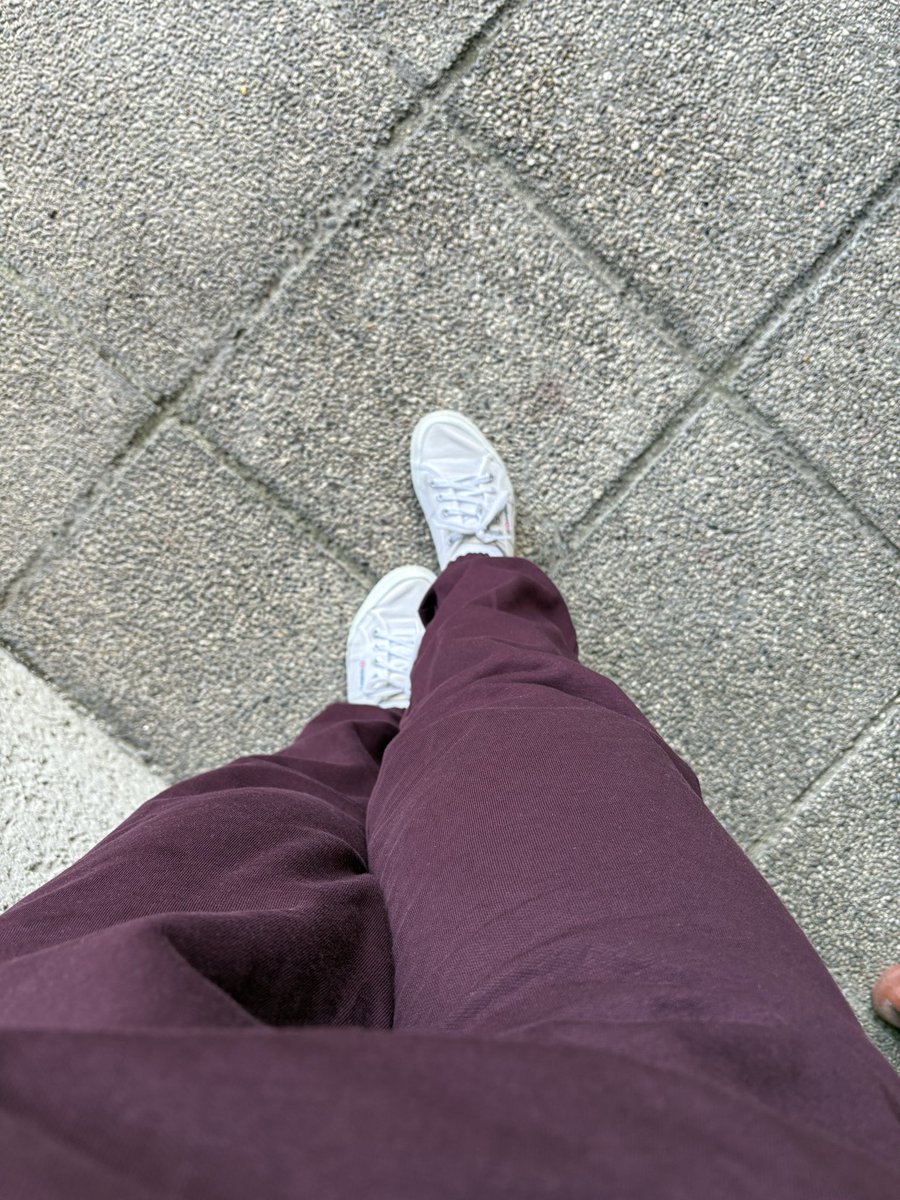 ArtoisLibra's tweet image. #dressedforsuccess Im neuen Gymshark-Jogger am Gleittag das Auto in die Werkstatt bringen und in der morgendlichen Herbstsonne in die Stemmstube weiterspazieren. 🙂🍁🍂🌞