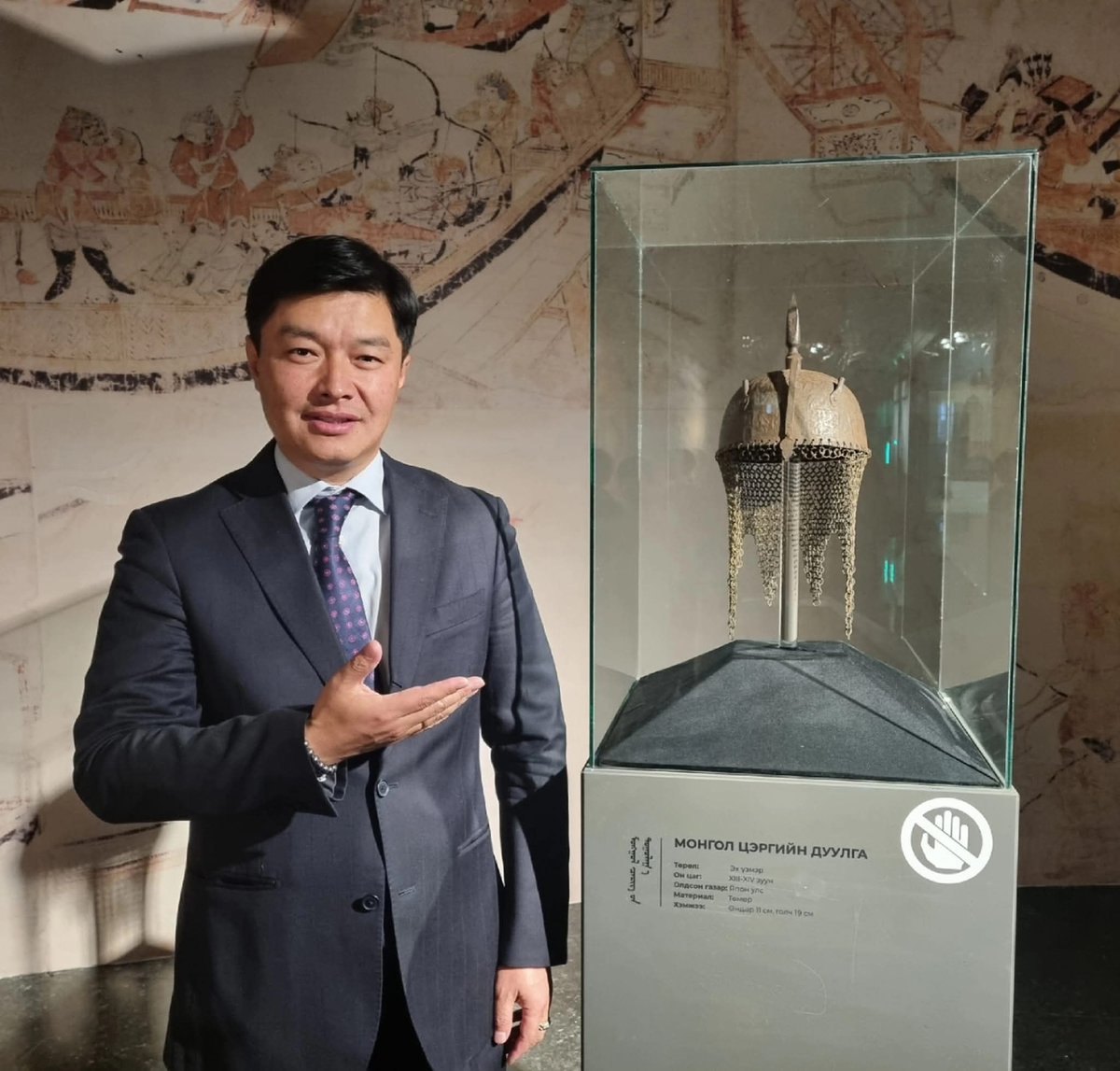 МУГЖ Д.Оюунтүлхүүрийн нөхөр Б.Балдорж Япон Улсад дуудлага худалдаагаар авсан Монголын эзэнт гүрэн, нийтийн он тооллын XIII-XIV зуун, Юань улсын үеийн "ЦЭРГИЙН ЖАНЖНЫ ТӨМӨР ДУУЛГА"-ыг "Чингис хаан" музейн сан хөмрөгт хандив болгон өргөжээ. Баярлалаа