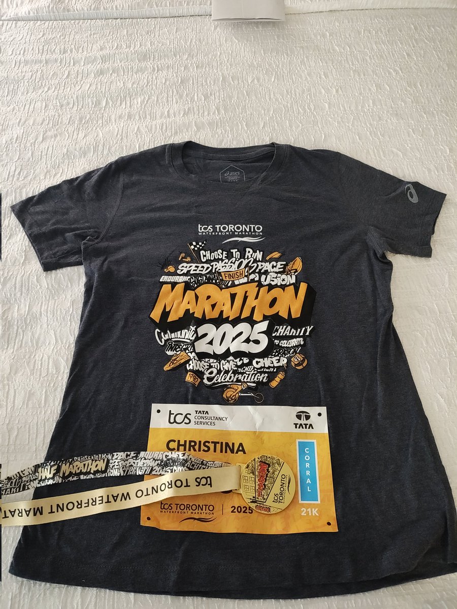 It's been a LONG TIME since I had a #MedalMonday 🇨🇦 🏃‍♀️🥳 #chooseTOrun #chooseTOcelebrate #runchat #ukrunchat #bibchat