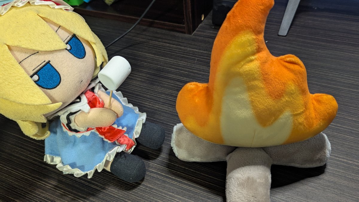 Wakasagi_Omiya2's tweet photo. アリス「焼き���シュマロ食べよーっと」
#ふもふも　#fumo　#ふもふもありす https://t.co/OCvq34plW8