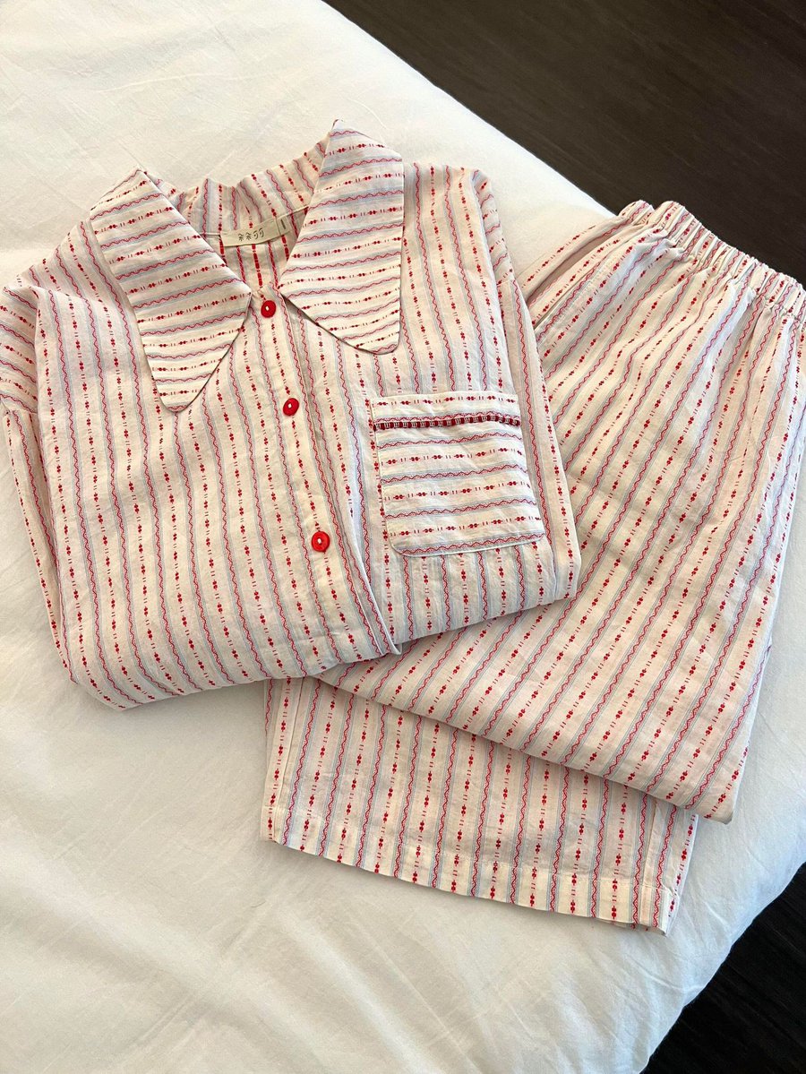 เจอชุดนอนที่ถูกใจมากสักที pajamas รุ่นนี้น่าเริ้บมาก ผ้าคัทตอนนุ่มขายาว ใส่นอนสบายมาก ตอนนี้ 70% OFF ลดจาก 990 เหลือ แค่ 230.- อย่าพลาด ตรงปกมากแกก 🍅🩰☆*