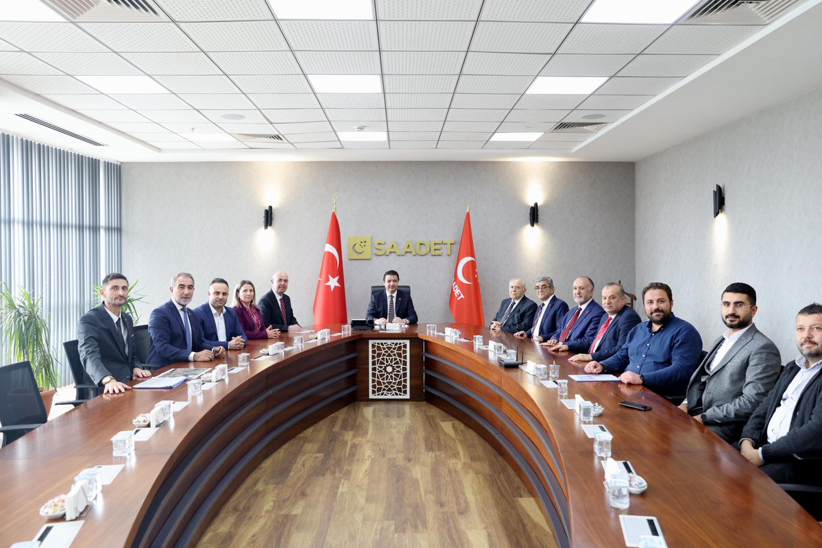 Genel Başkanımız Mahmut Arıkan, Kırşehir Belediye Başkanı Selahattin Ekicioğlu, Kent Konseyi Başkanı Müfit Göçen ve beraberlerindeki heyet ile bir araya geldi.
