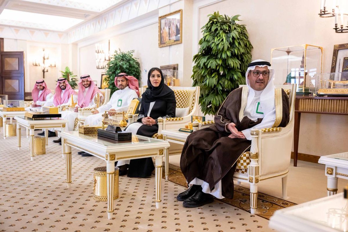 نوّه سموه بأهمية انعقاد هذه الورشة في منطقة القصيم وما تمثله من خطوة عملية لترسيخ التكامل بين الجهات الحكومية لتحقيق مستهدفات رؤية المملكة 2030 في المجال الصحي والتنموي..

سمو #أمير_منطقة_القصيم يستقبل الأمين العام للجنة الوزارية للصحة في كل السياسات بوزارة الصحة الدكتورة نوف
