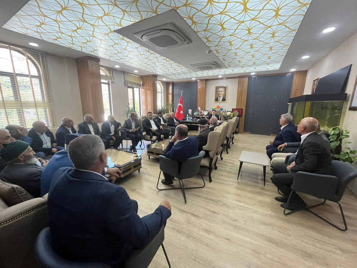 İlçe Hükümet Konağı'nda Mahalle ve Köy muhtarlarımızla bir araya gelerek, 19 Ekim Muhtarlar Günlerini kutladık.
<a href="/aaaltintass/">Ahmet Ali Altıntaş</a>